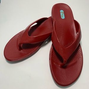 NEW OkaB Flip Flops Elle Cranberry Women’s L 10-11